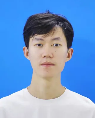 尹亮